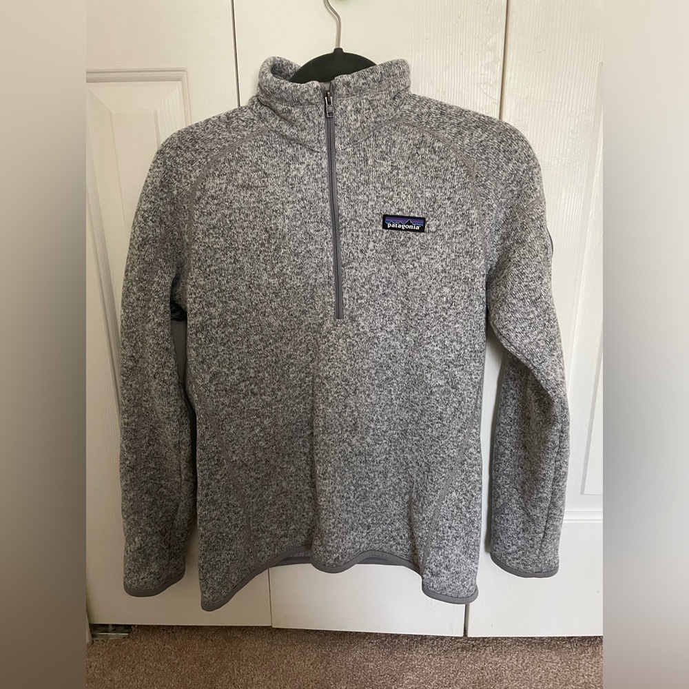 Patagonia grey quarter zip. Sz small
